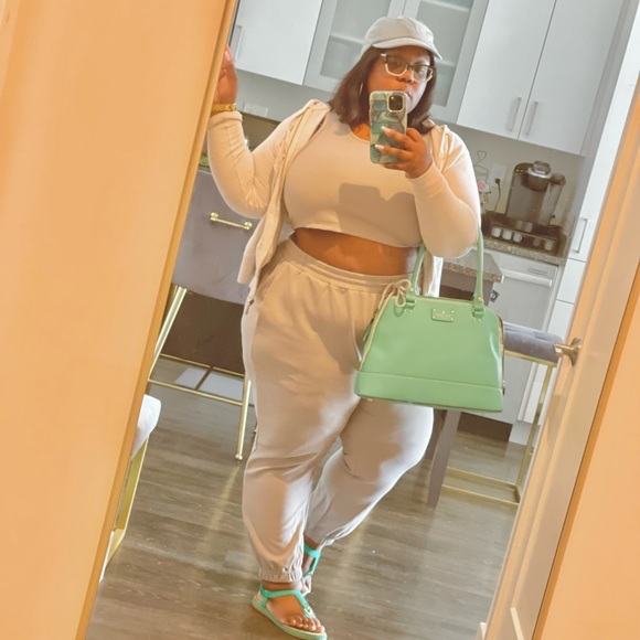 Meet your Posher, @kewtrouble - Picture 4 of 11